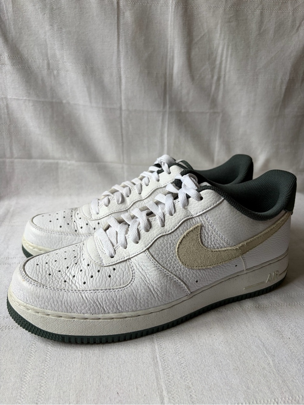 Nike Air Force 1 '07 LV8 White Vintage Green Sneakers Men's Size 11.5 HF1939-100